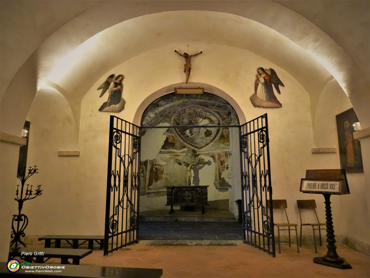 48 Cappella con affreschi del XV secolo.JPG
